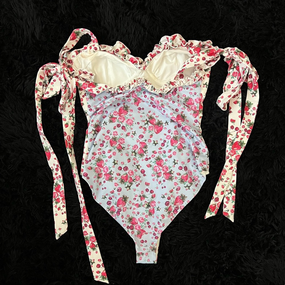 Love shack fancy bathing suit - Picture 5 of 11
